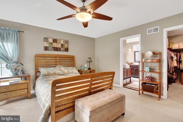 891 SOLARLIGHT DR, York, PA 17402
