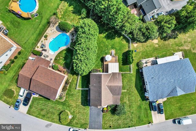 891 SOLARLIGHT DR, York, PA 17402