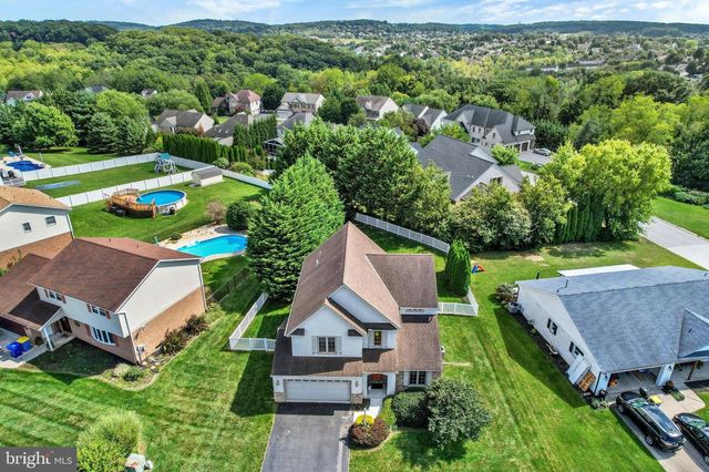 891 SOLARLIGHT DR, York, PA 17402