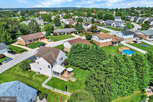 891 SOLARLIGHT DR, York, PA 17402