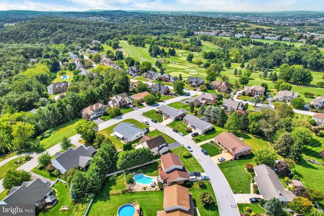 891 SOLARLIGHT DR, York, PA 17402