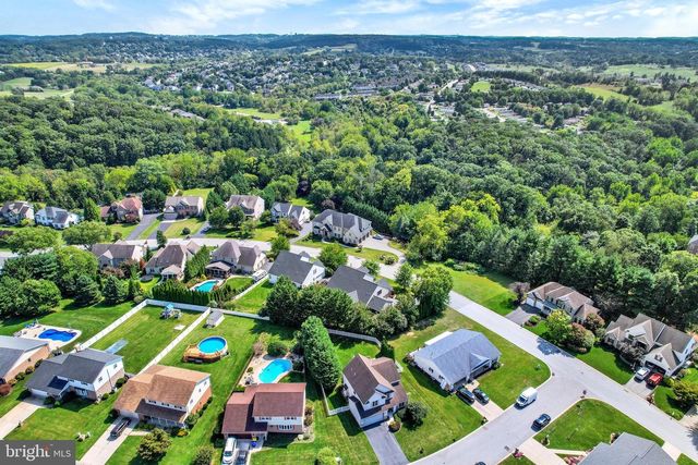 891 SOLARLIGHT DR, York, PA 17402