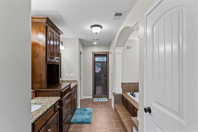 4412 NE 94th Court, Kansas City, MO 64156