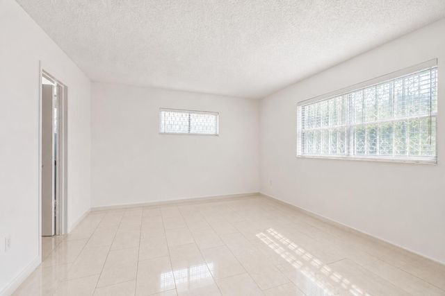 1025 SE 4th Avenue 101, Dania Beach, FL 33004