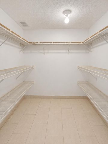 1025 SE 4th Avenue 101, Dania Beach, FL 33004