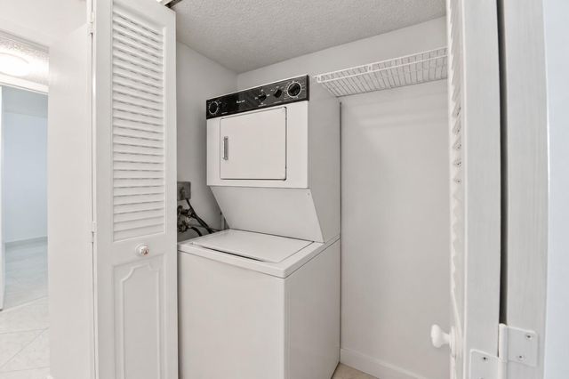 1025 SE 4th Avenue 101, Dania Beach, FL 33004