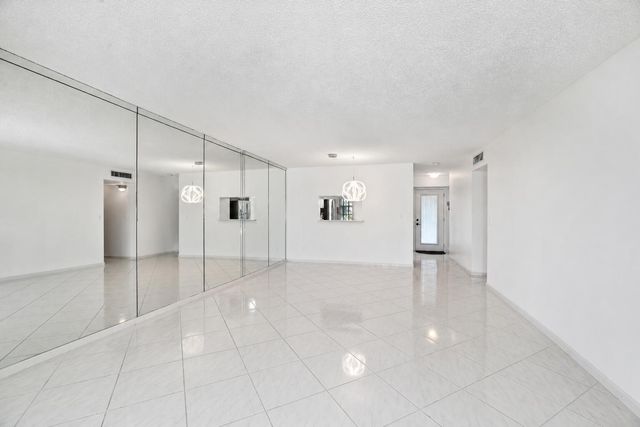 1025 SE 4th Avenue 101, Dania Beach, FL 33004