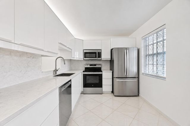 1025 SE 4th Avenue 101, Dania Beach, FL 33004