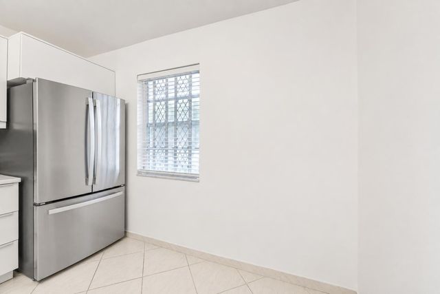 1025 SE 4th Avenue 101, Dania Beach, FL 33004