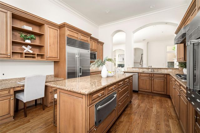 107 Wynden Trace Lane, Houston, TX 77056