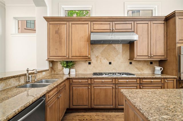 107 Wynden Trace Lane, Houston, TX 77056