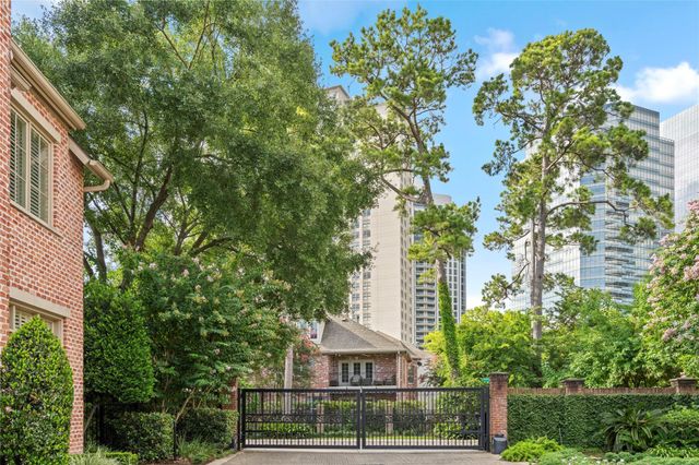 107 Wynden Trace Lane, Houston, TX 77056