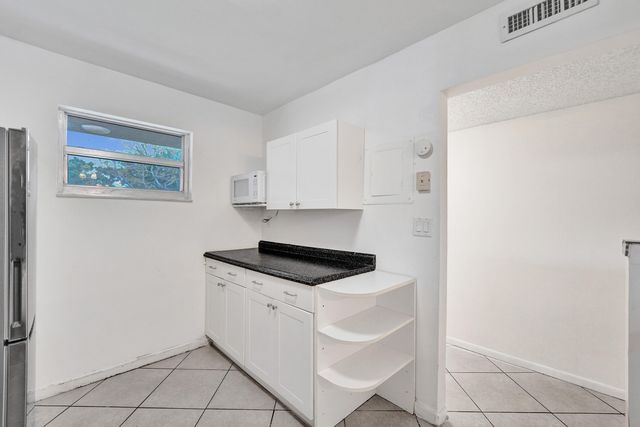 1100 NW 87th Avenue 208, Coral Springs, FL 33071