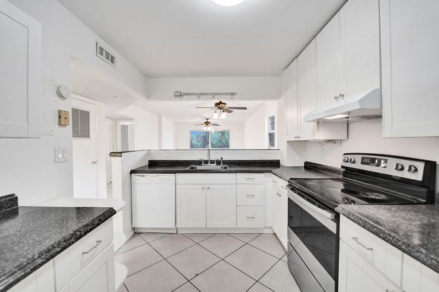 1100 NW 87th Avenue 208, Coral Springs, FL 33071