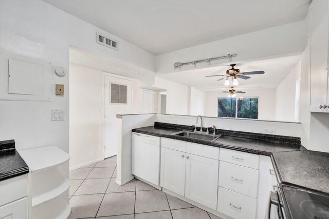 1100 NW 87th Avenue 208, Coral Springs, FL 33071