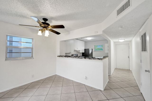 1100 NW 87th Avenue 208, Coral Springs, FL 33071