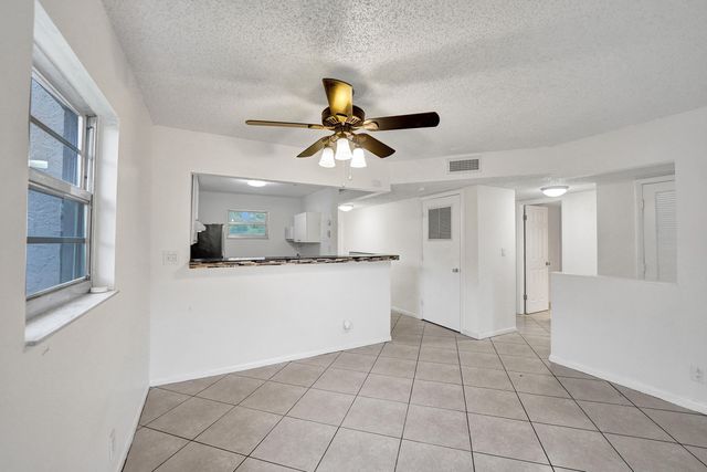 1100 NW 87th Avenue 208, Coral Springs, FL 33071
