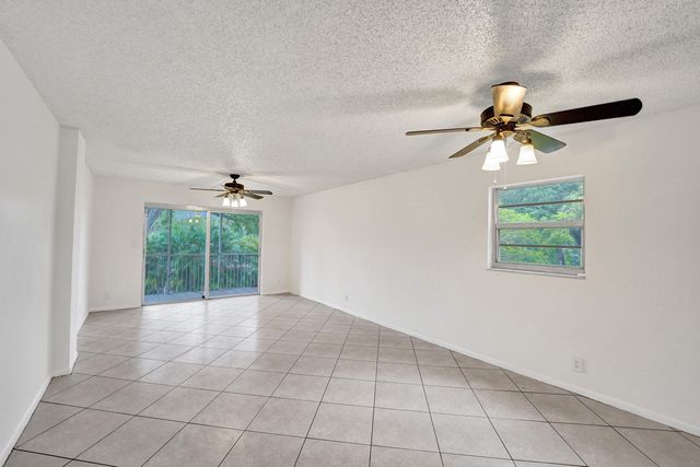 1100 NW 87th Avenue 208, Coral Springs, FL 33071