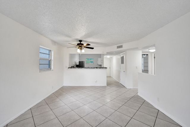 1100 NW 87th Avenue 208, Coral Springs, FL 33071