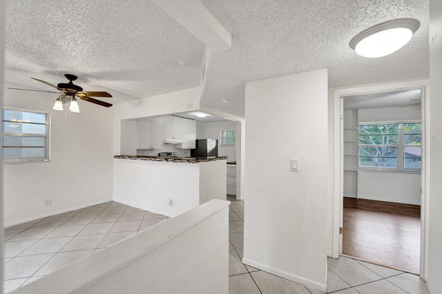 1100 NW 87th Avenue 208, Coral Springs, FL 33071
