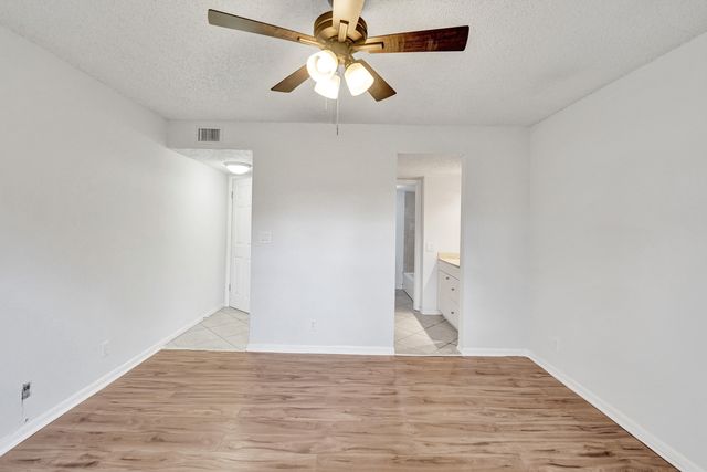 1100 NW 87th Avenue 208, Coral Springs, FL 33071