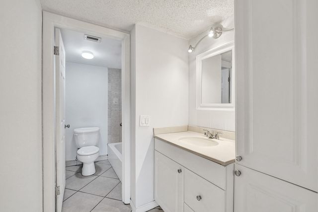 1100 NW 87th Avenue 208, Coral Springs, FL 33071