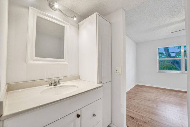 1100 NW 87th Avenue 208, Coral Springs, FL 33071