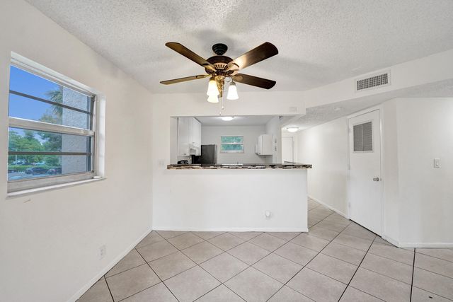 1100 NW 87th Avenue 208, Coral Springs, FL 33071