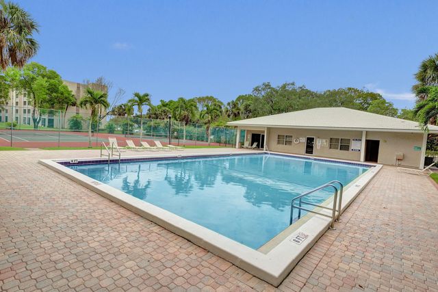 1100 NW 87th Avenue 208, Coral Springs, FL 33071