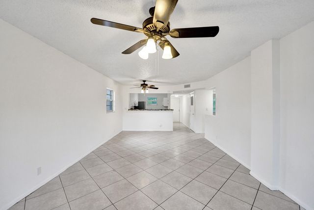 1100 NW 87th Avenue 208, Coral Springs, FL 33071