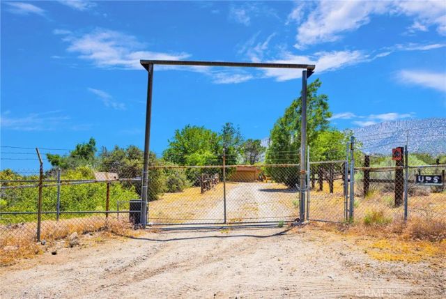 5500 Oil Well Road, Phelan, CA 92371