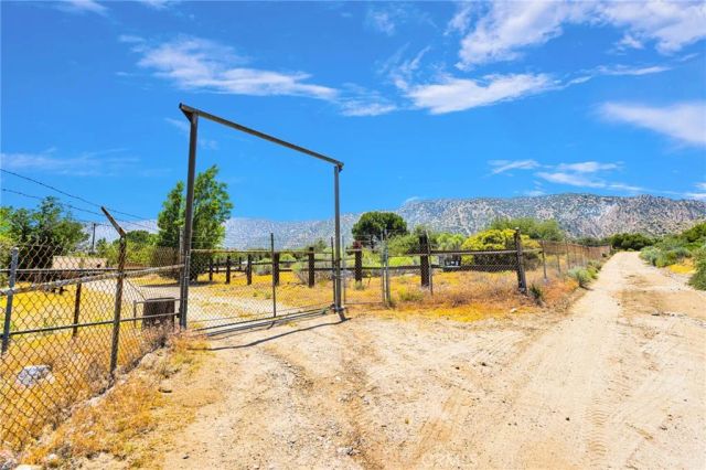 5500 Oil Well Road, Phelan, CA 92371
