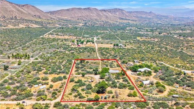 5500 Oil Well Road, Phelan, CA 92371