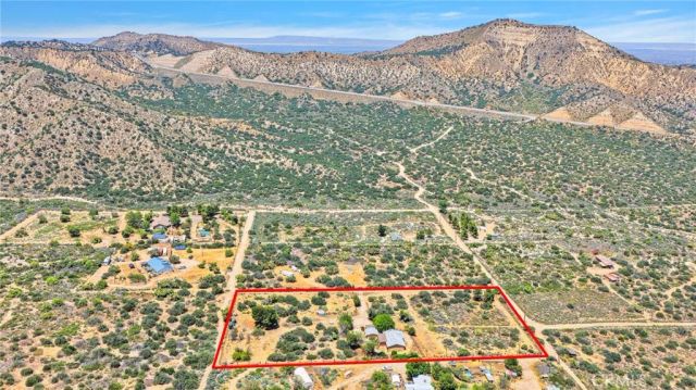 5500 Oil Well Road, Phelan, CA 92371