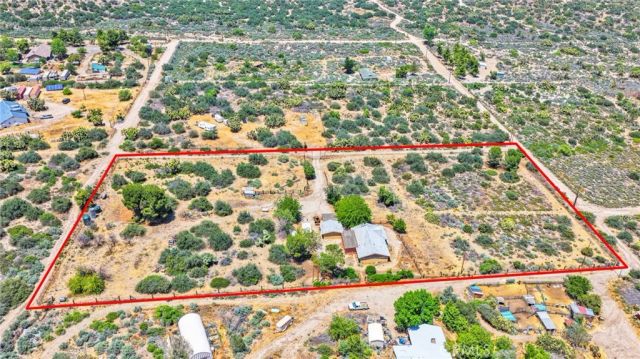 5500 Oil Well Road, Phelan, CA 92371