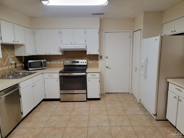 7150 Plantation Rd 311, Pensacola, FL 32504