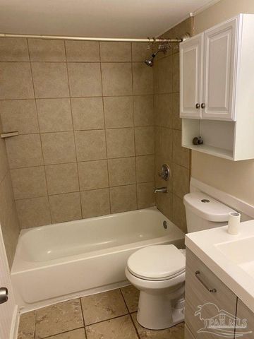 7150 Plantation Rd 311, Pensacola, FL 32504