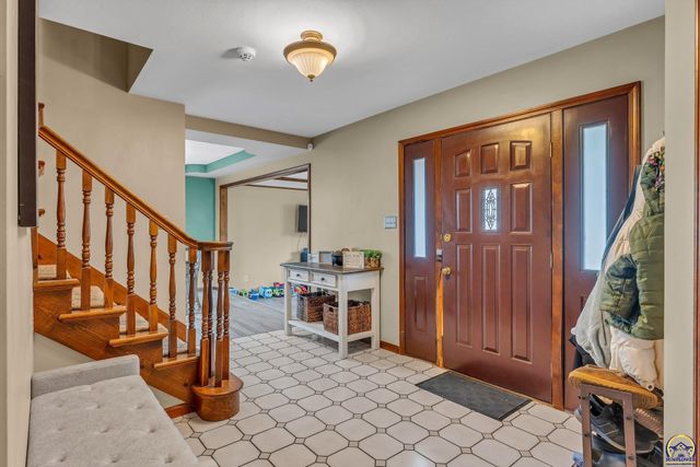 920 SE 43rd St, Topeka, KS 66609