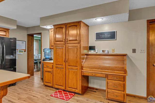 920 SE 43rd St, Topeka, KS 66609