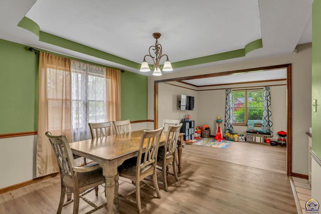 920 SE 43rd St, Topeka, KS 66609