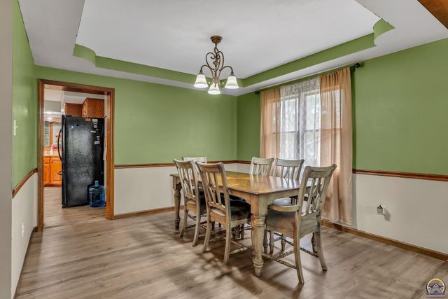 920 SE 43rd St, Topeka, KS 66609