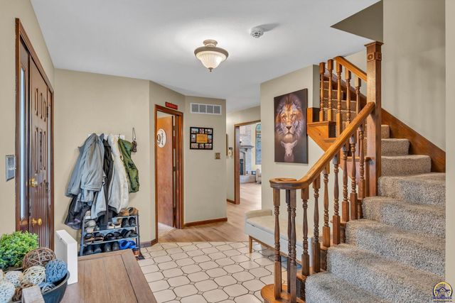 920 SE 43rd St, Topeka, KS 66609