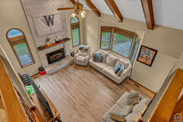 920 SE 43rd St, Topeka, KS 66609