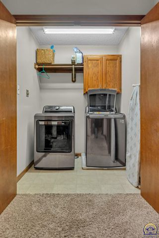 920 SE 43rd St, Topeka, KS 66609