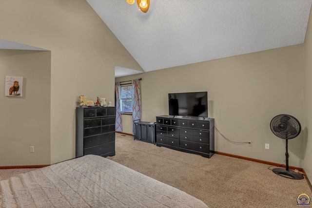 920 SE 43rd St, Topeka, KS 66609