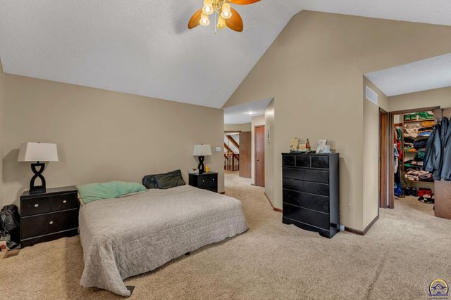 920 SE 43rd St, Topeka, KS 66609