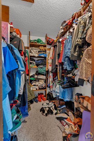 920 SE 43rd St, Topeka, KS 66609