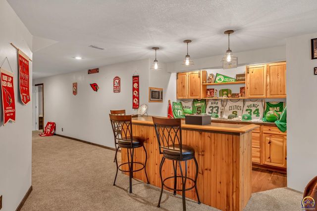 920 SE 43rd St, Topeka, KS 66609