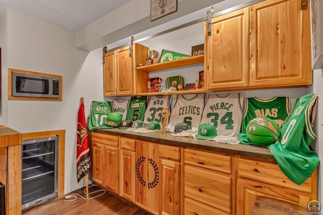 920 SE 43rd St, Topeka, KS 66609