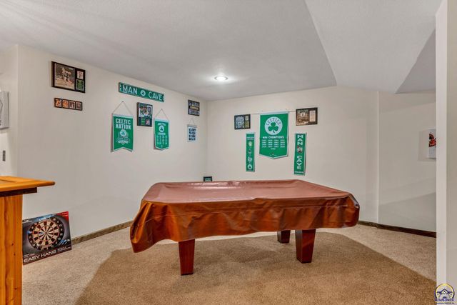 920 SE 43rd St, Topeka, KS 66609